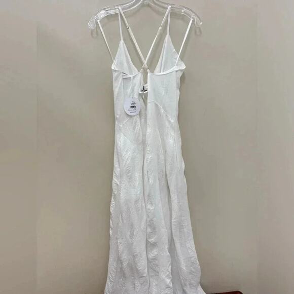 Petal and Pup Karlie white Cutout dress NWT - Picture 9 of 9